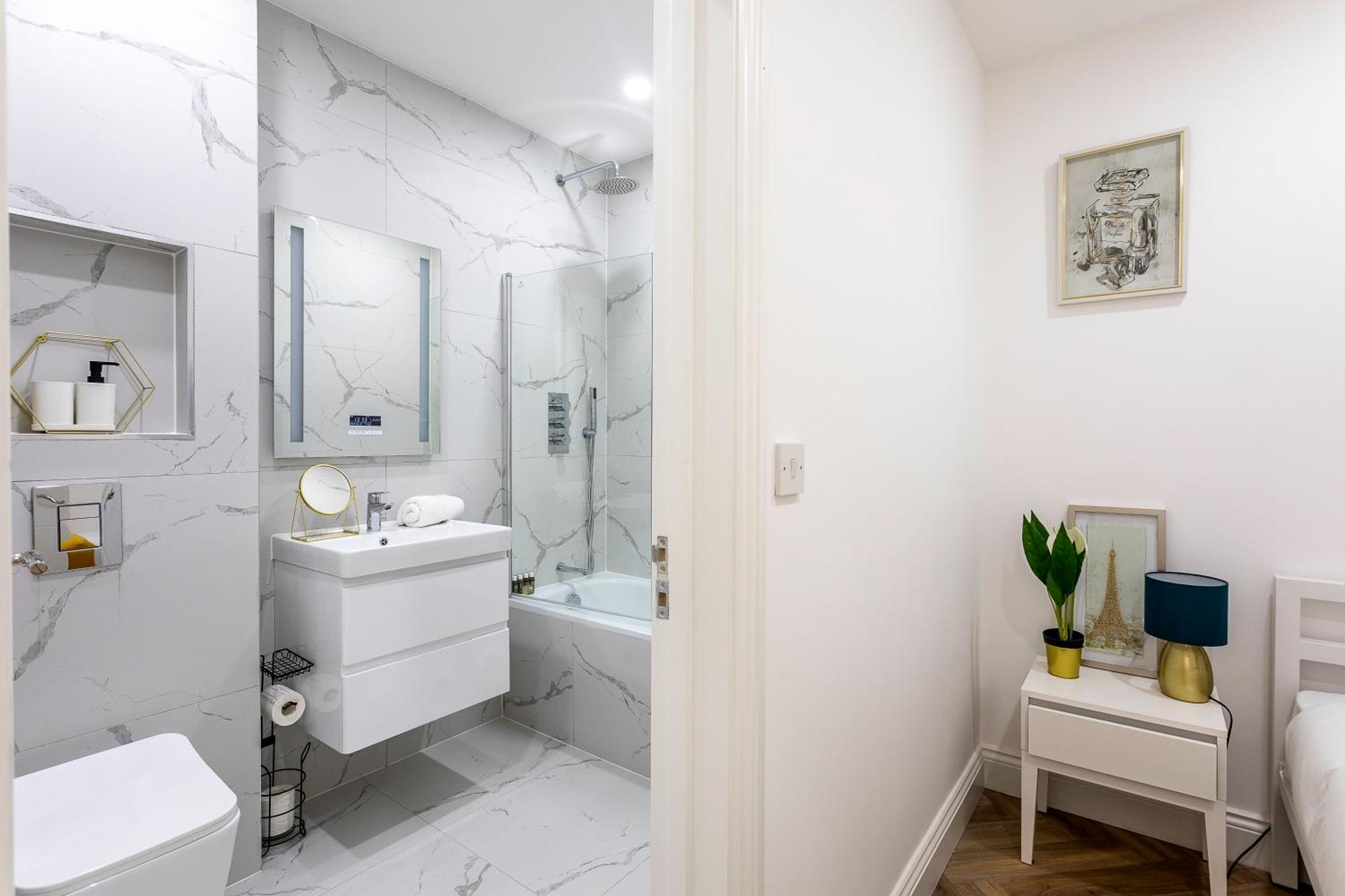 Majestic Lux 5bed 2bath Free Parking Garden Appartement *
