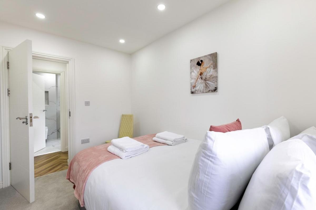 Majestic Lux 5bed 2bath Free Parking Garden
