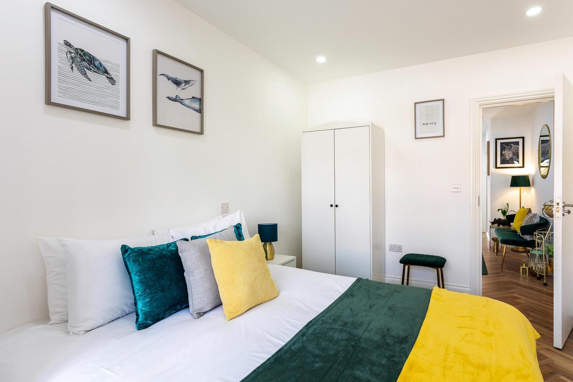 Majestic Lux 5bed 2bath Free Parking Garden