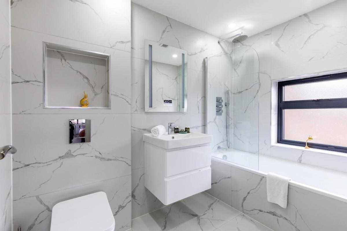 Majestic Lux 5bed 2bath Free Parking Garden * London