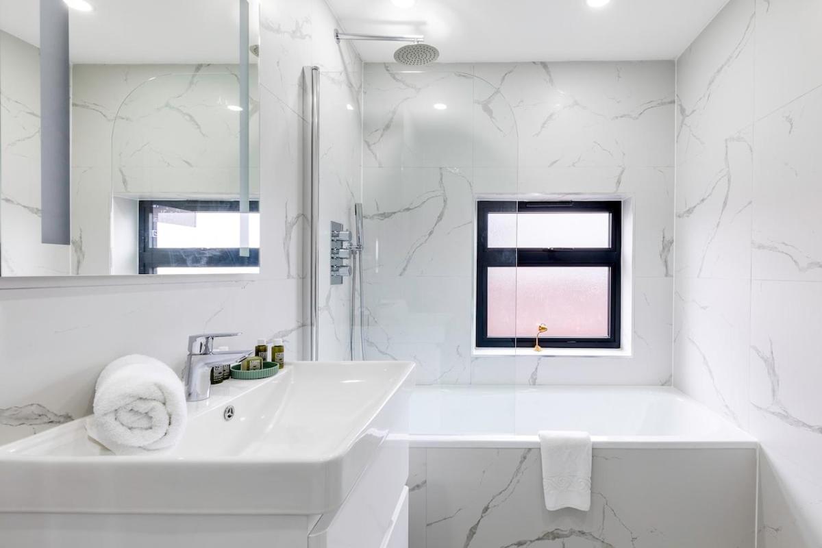 Majestic Lux 5bed 2bath Free Parking Garden